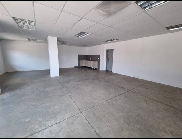 608M² WAREHOUSE TO LET IN LONGLAKE